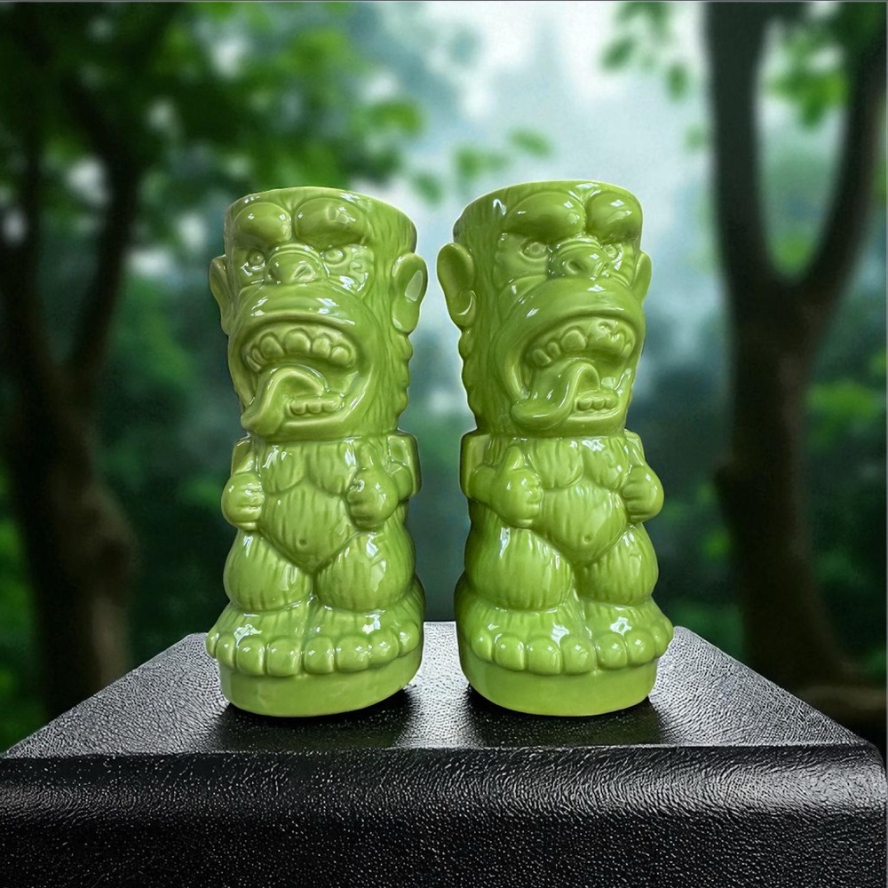 PAIR of Gas Monkey Garage Bar & Grill Green Tiki Amplified Beer Mug Ceramic Mug
